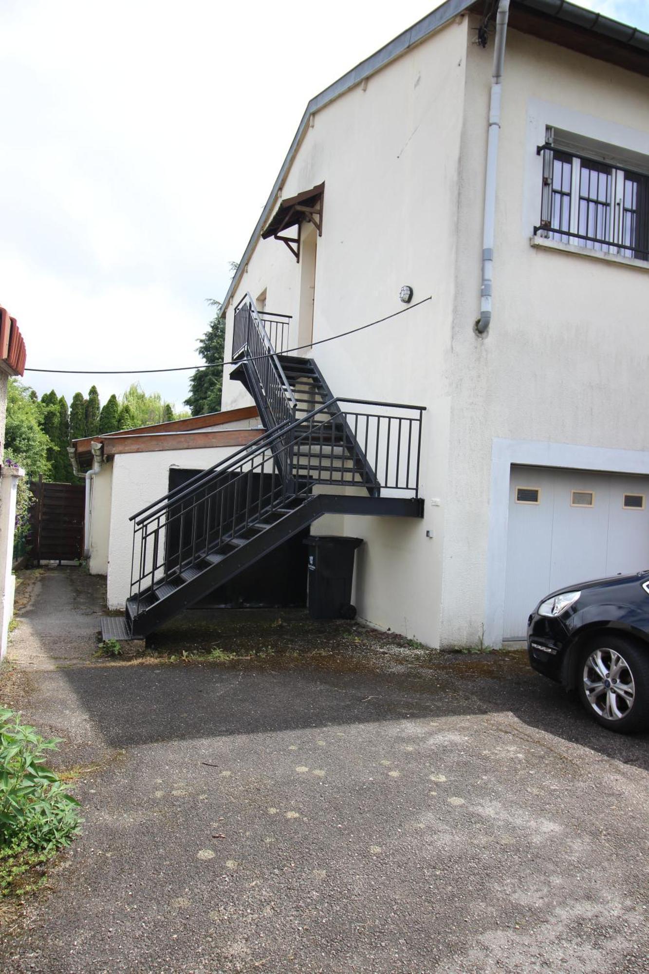 3 Chambres - Tres Grand Jardin Privee - Terrasse Privee - Garage Velo Et Moto - Parking Voiture Privee Dans La Propriete - Gere Par Presta-Zen'Services Thierville-sur-Meuse Exteriér fotografie