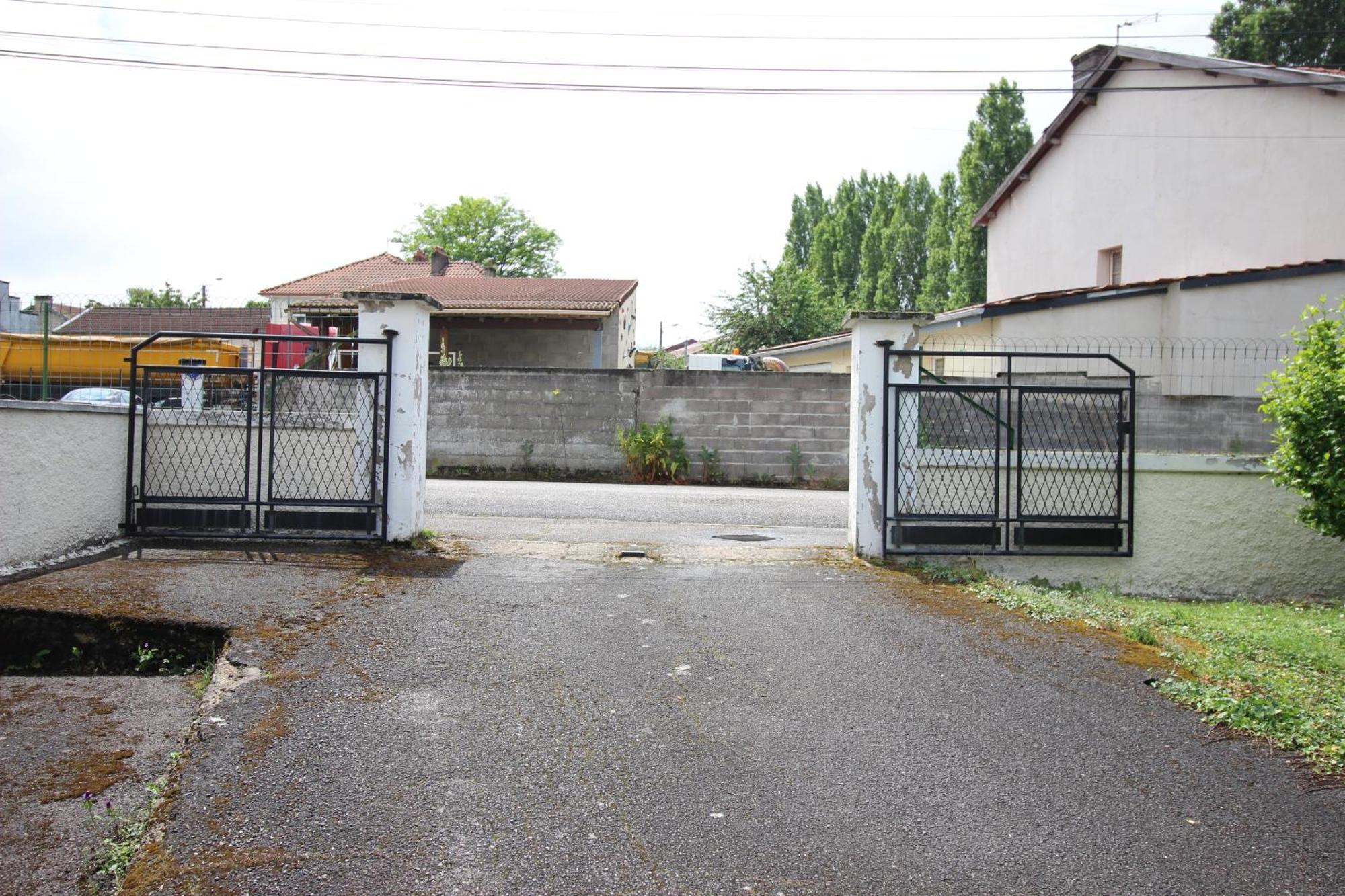 3 Chambres - Tres Grand Jardin Privee - Terrasse Privee - Garage Velo Et Moto - Parking Voiture Privee Dans La Propriete - Gere Par Presta-Zen'Services Thierville-sur-Meuse Exteriér fotografie
